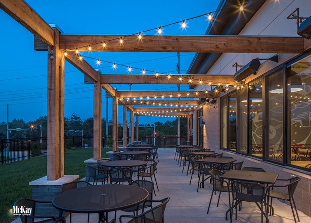 outdoor-restaurant-lighting-ideas-59_15 Идеи за външно ресторантско осветление