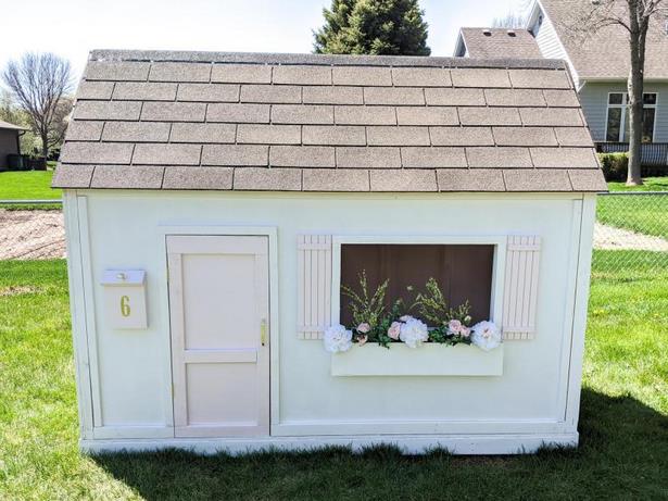 simple-backyard-playhouse-56_10 Прост двор къща за игра