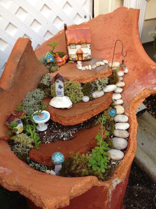 fairy-garden-in-broken-clay-pot-74_10 Приказна градина в счупена глинена саксия