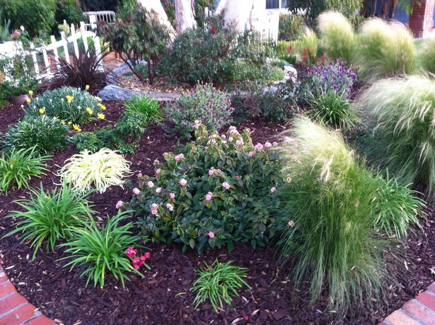 small-front-yard-landscaping-ideas-no-grass-39_11 Малък преден двор озеленяване идеи не трева