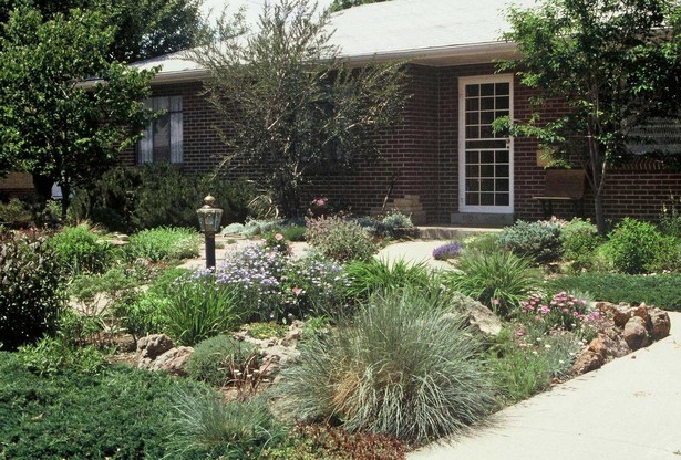 small-front-yard-landscaping-ideas-no-grass-39_4 Малък преден двор озеленяване идеи не трева