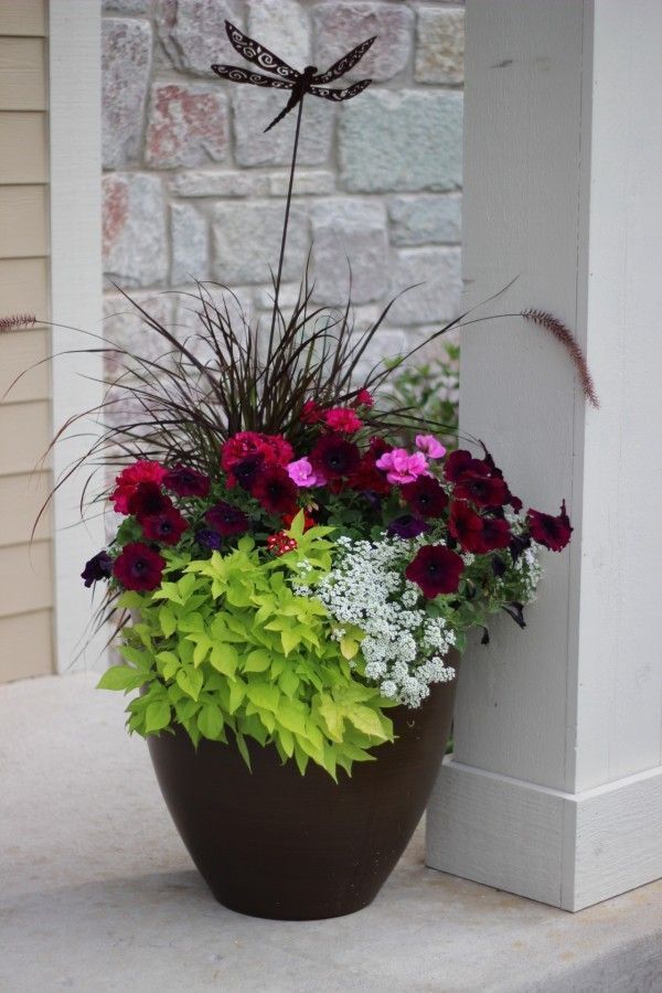 beautiful-outdoor-flower-pot-arrangements-07_14 Красиви външни саксии за цветя