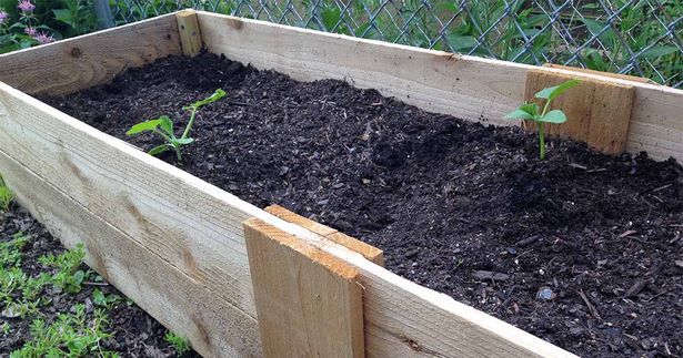build-a-raised-garden-planter-22_7 Изграждане на повдигнат градински плантатор