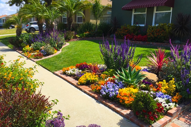 colorful-landscaping-ideas-for-front-yard-45_9 Цветни идеи за озеленяване за предния двор