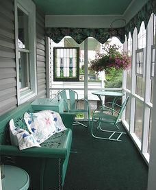 decorating-ideas-for-small-screened-in-patio-83_3 Декориране на идеи за малки екранирани във вътрешен двор