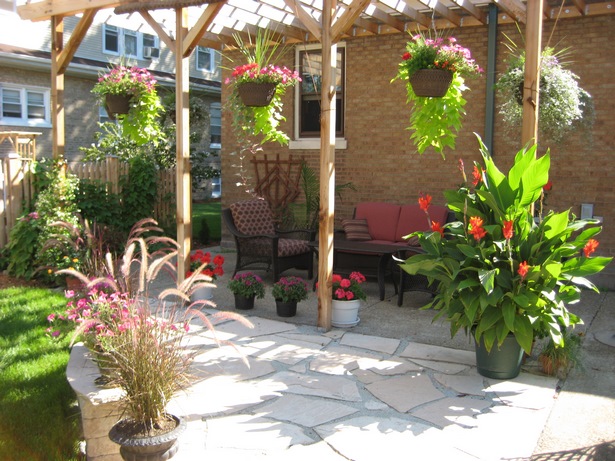 decorating-patio-with-potted-plants-36_9 Декориране на вътрешен двор със саксийни растения