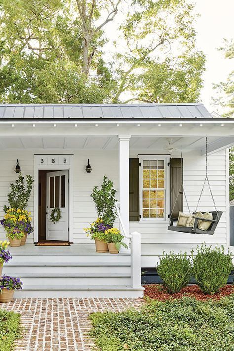 small-cottage-front-porch-ideas-36 Малка вила фронтална веранда идеи