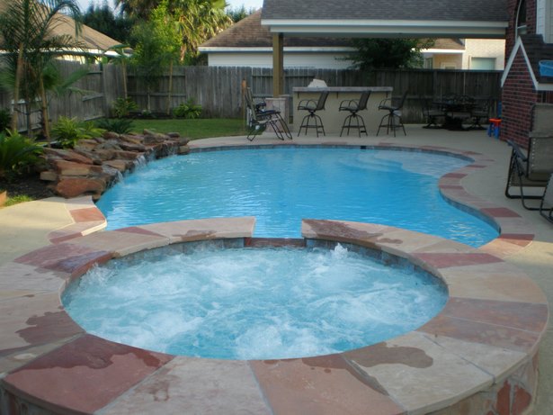small-pool-with-hot-tub-designs-98_3 Малък басейн с хидромасажна вана