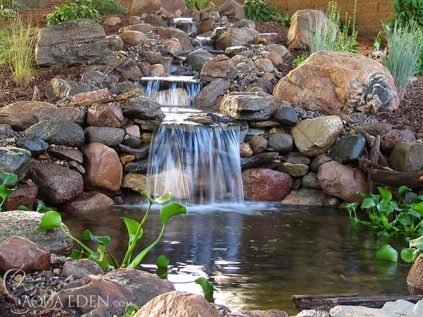 backyard-pond-waterfalls-30_14 Двор езерце водопади