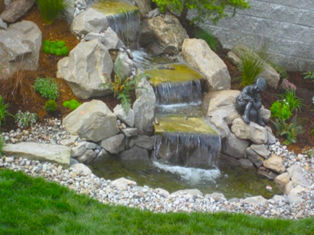 build-a-simple-backyard-waterfall-24_11 Изграждане на прост заден двор водопад