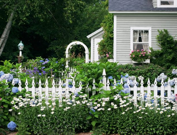 Дизайн на ограда на предния двор