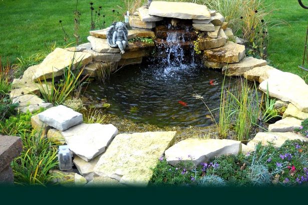 small-garden-pond-designs-81_10 Малък градински дизайн на езерце