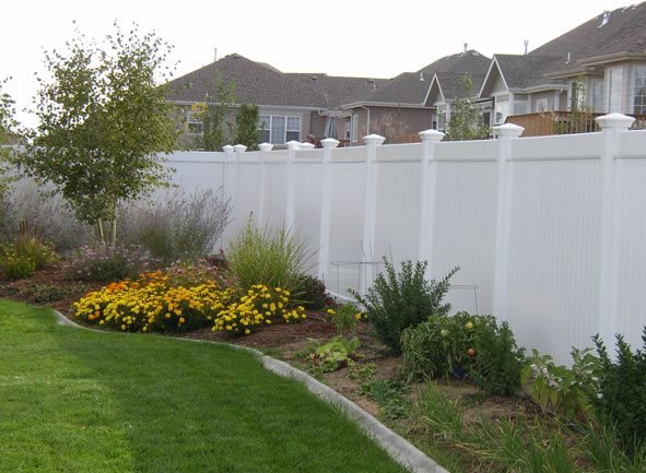 backyard-fence-garden-ideas-04_16 Двор ограда градина идеи