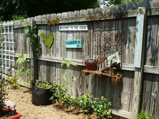 backyard-wooden-fence-decorating-ideas-43_16 Заден двор дървена ограда декоративни идеи