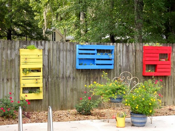 backyard-wooden-fence-decorating-ideas-43_20 Заден двор дървена ограда декоративни идеи