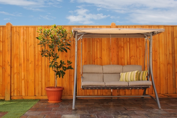 backyard-wooden-fence-decorating-ideas-43_7 Заден двор дървена ограда декоративни идеи