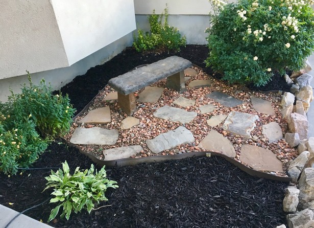 landscaping-ideas-for-backyard-with-rocks-15_7 Озеленяване идеи за заден двор с камъни
