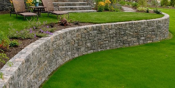 landscaping-ideas-with-stone-retaining-walls-17 Идеи за озеленяване с каменни подпорни стени