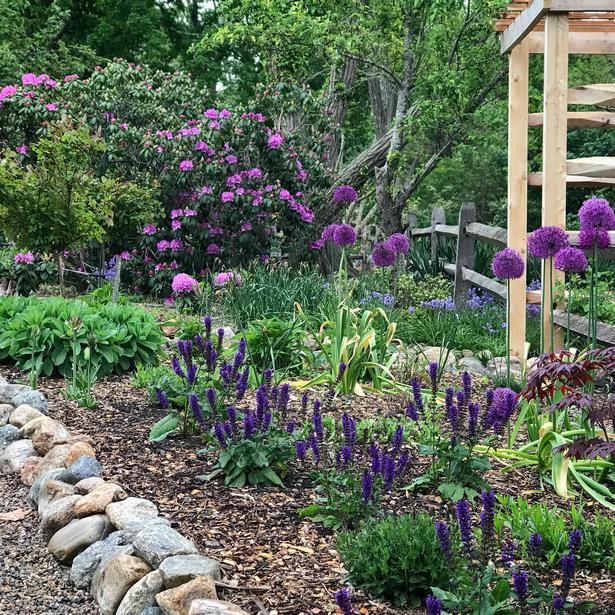 rock-garden-sloped-yard-09_16 Скална градина наклонен двор