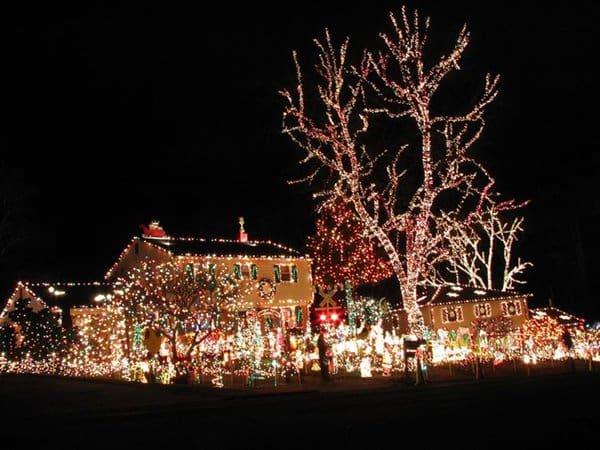 christmas-house-decorations-outside-89_3 Коледна украса на къщата отвън