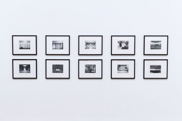 cool-ways-to-arrange-pictures-on-a-wall-63_9 Готини начини за подреждане на снимки на стена