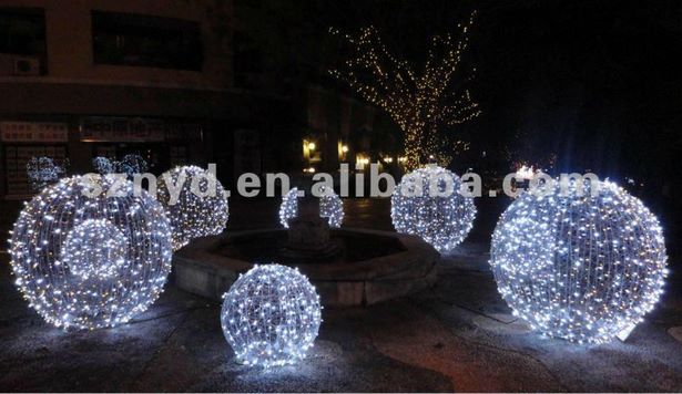 giant-christmas-lights-outdoor-39_4 Гигантски коледни светлини на открито