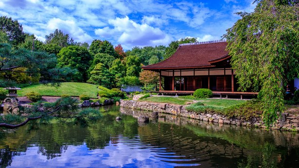Японски дом и градина