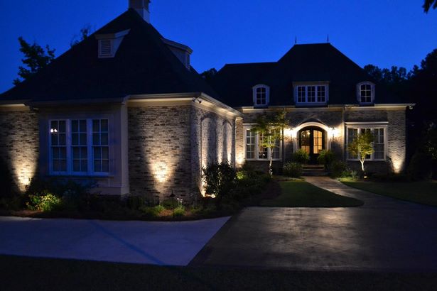 outdoor-lighting-ideas-for-front-of-house-87_17 Идеи за външно осветление за предната част на къщата