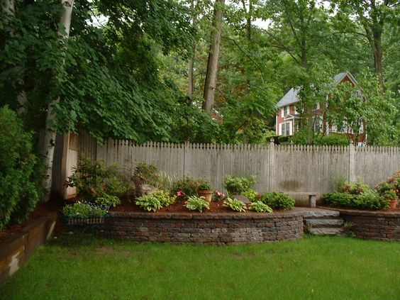 backyard-designs-with-retaining-walls-79_16 Дизайн на задния двор с подпорни стени