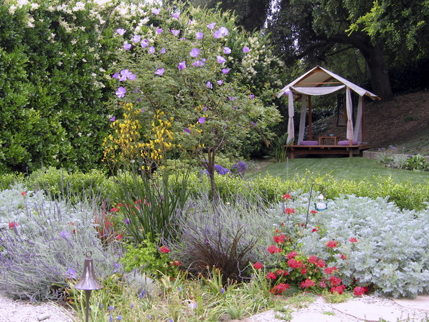 backyard-landscaping-ideas-on-a-budget-21_3 Идеи за озеленяване на задния двор на бюджет