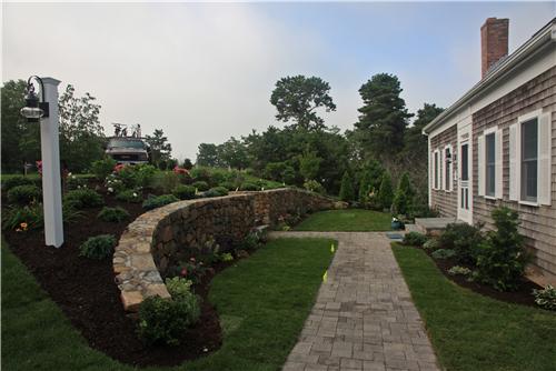backyard-landscaping-ideas-with-retaining-walls-68_8 Идеи за озеленяване на задния двор с подпорни стени