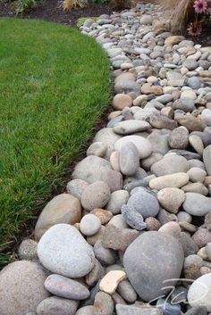 backyard-landscaping-with-rocks-65_14 Дворно озеленяване с камъни