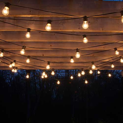 best-way-to-hang-string-lights-outdoors-03_2 Най-добрият начин да се мотае низ светлини на открито