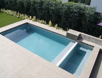 contemporary-pool-designs-and-landscaping-12_19 Съвременен дизайн на басейни и озеленяване