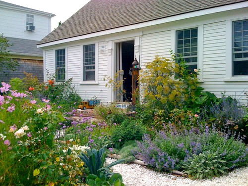 cottage-front-yard-landscaping-ideas-46 Вила преден двор идеи за озеленяване