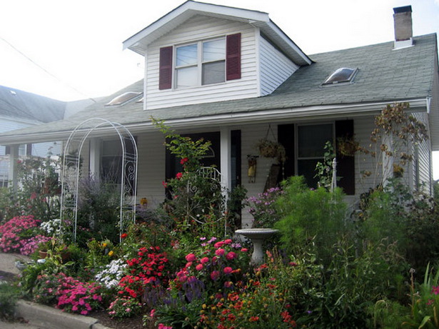 cottage-front-yard-landscaping-ideas-46_17 Вила преден двор идеи за озеленяване