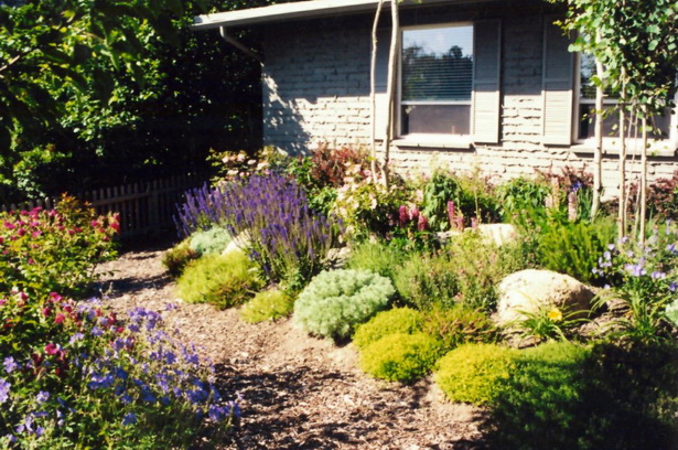 cottage-style-front-yard-landscaping-57_12 Вила стил преден двор озеленяване
