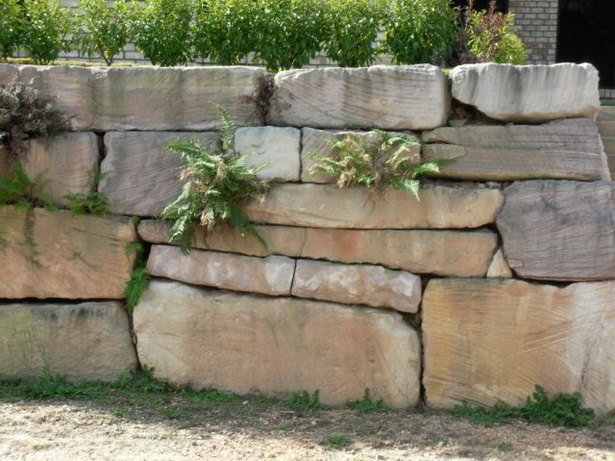fieldstone-retaining-wall-construction-67_11 Строителство на подпорни стени