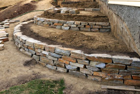 fieldstone-retaining-wall-construction-67_8 Строителство на подпорни стени