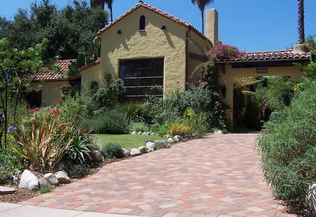 front-yard-driveway-landscaping-ideas-93_10 Идеи за озеленяване на предния двор