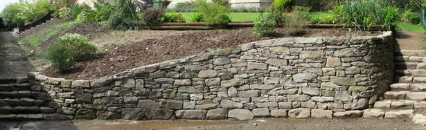 garden-stone-retaining-wall-90_15 Подпорна стена от градински камък