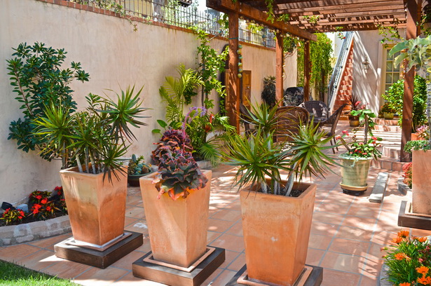 ideas-for-planters-on-patios-16_13 Идеи за саксии на вътрешни дворове