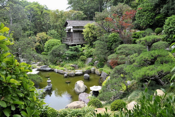 Японска градина къща