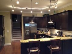 kitchen-track-lighting-60_10 Осветление за кухня
