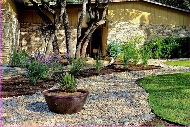 landscaping-front-yard-with-rocks-71_10 Озеленяване на преден двор с камъни