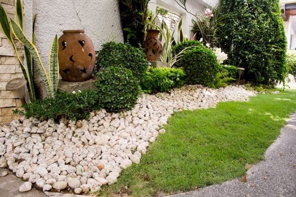 landscaping-front-yard-with-rocks-71_19 Озеленяване на преден двор с камъни