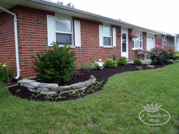landscaping-ideas-for-front-yard-flower-beds-79_9 Озеленяване идеи за предните двор цветни лехи