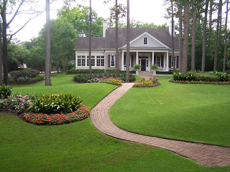 lawn-designs-for-homes-34_6 Дизайн на морави за домове