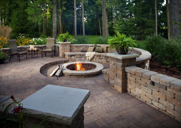 outdoor-patio-stone-ideas-83_19 Открит вътрешен двор каменни идеи
