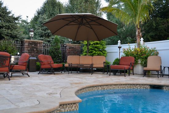 outdoor-pool-and-patio-designs-89_19 Дизайн на външен басейн и вътрешен двор